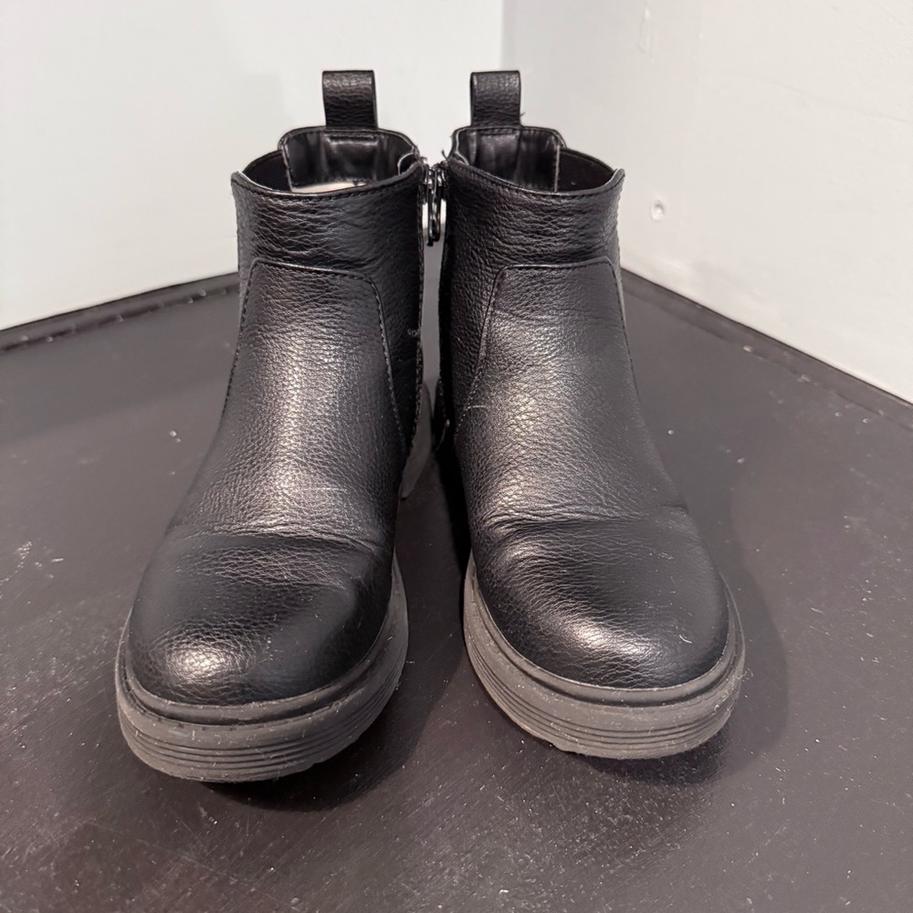 Girls Cat&Jack Black Zip Lug Sole Chelsea Ankle Boots size 1